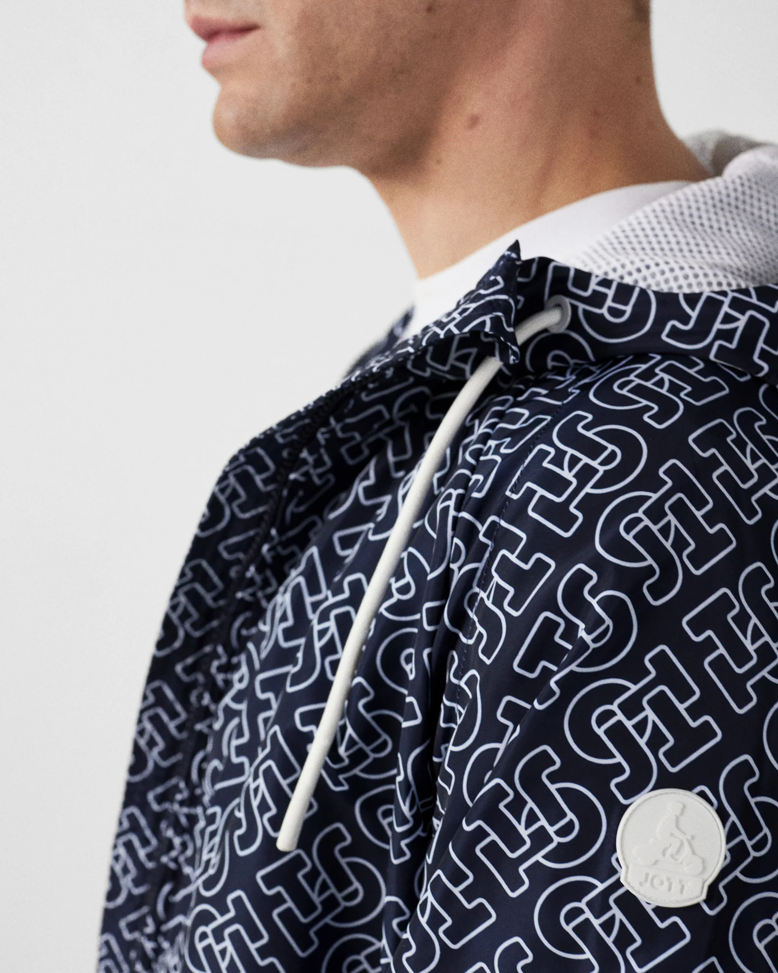 Blouson coupe-vent léger à capuche Mono marine Storm monogram - Image 3