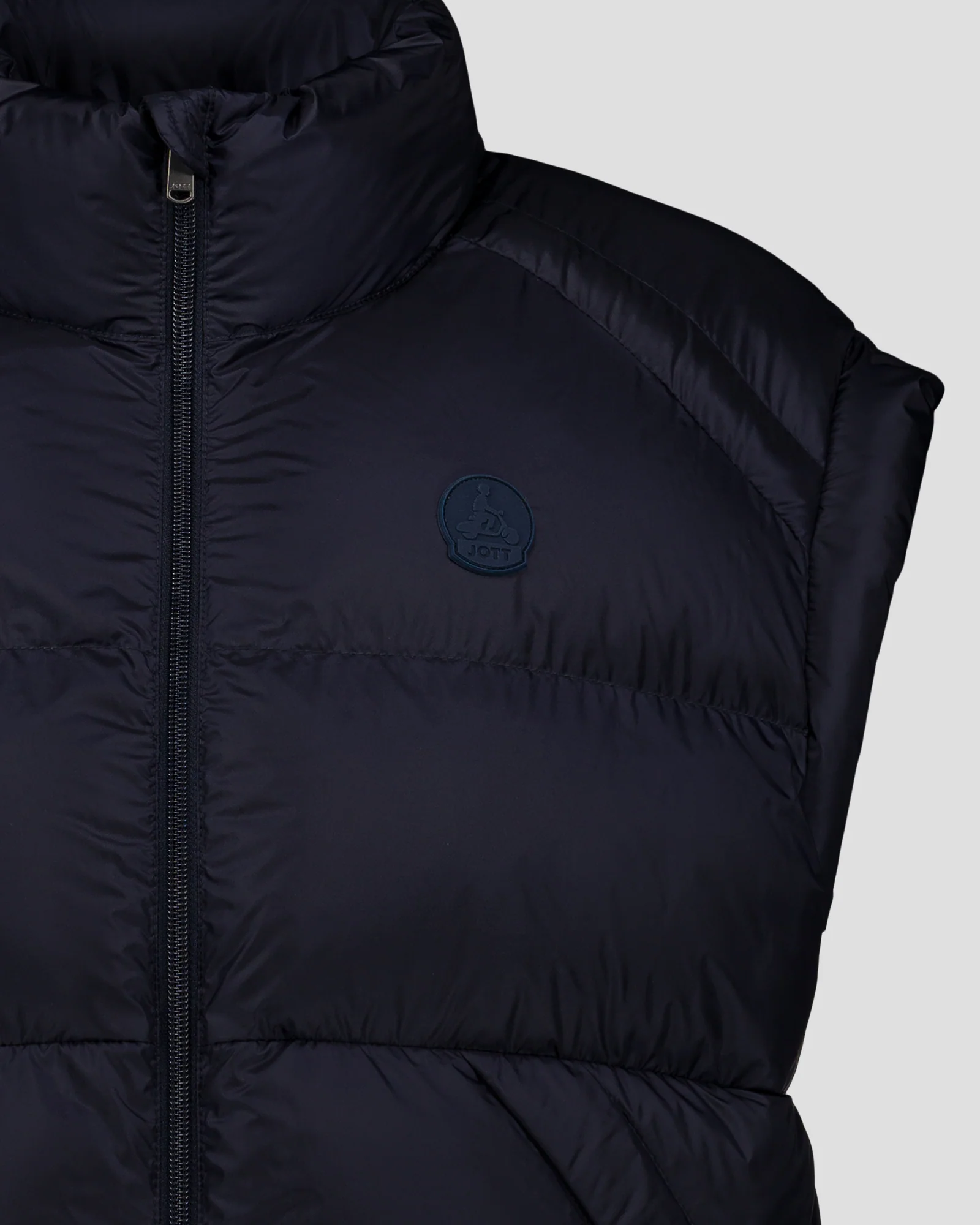 Doudoune courte oversize sans manches Marine Lyna - Image 6