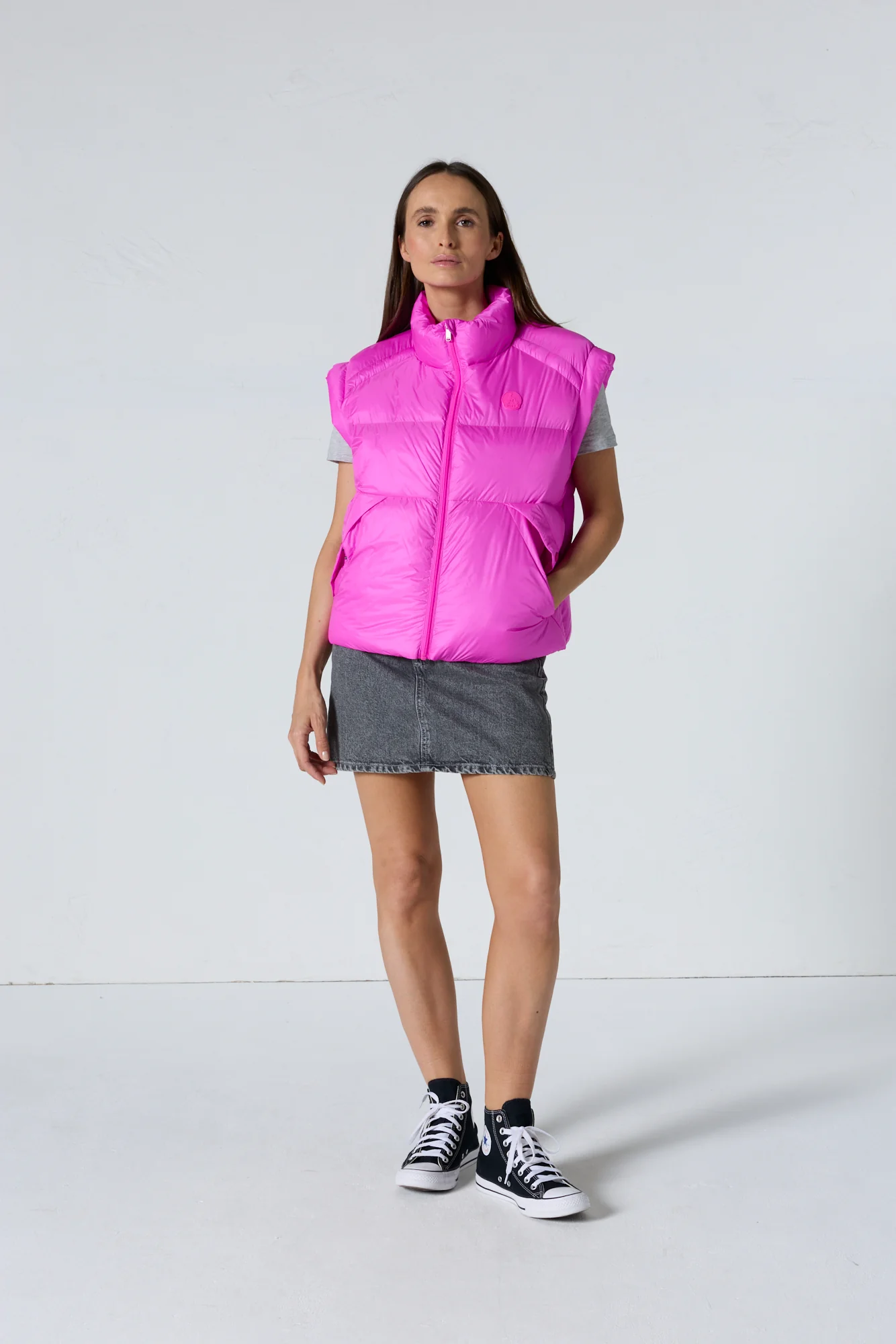 Doudoune courte oversize sans manches Rose électrique Lyna - Image 3