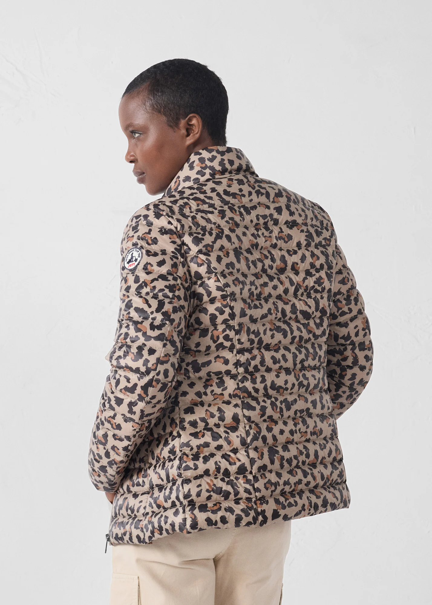 Doudoune légère Leopard beige Cha print - Image 4