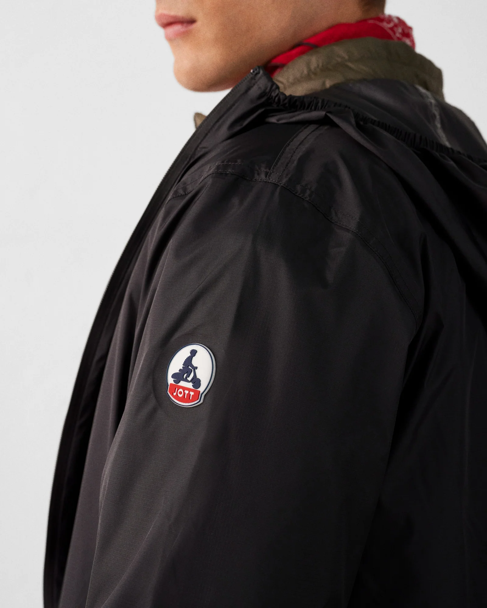 Imperméable long à capuche paquetable Noir Oban - Image 5